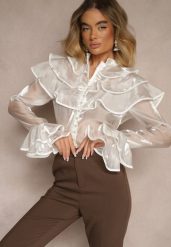 Biała Koszula Ozdobiona Falbankami Ridina. Białe koszule Renee, m, bez wzorów, z jeansu, eleganckie, bez kołnierzyka, bez ramiączek. W wyprzedaży za 55.99 zł.