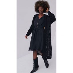 Kardigan Damski Shirin BS Czarny. Czarne swetry blue shadow, w ażurowe wzory, z nylonu, eleganckie, bez ramiączek. Za 239.90 zł.
