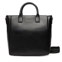 Torebka Tommy Hilfiger. Czarne torebki klasyczne Tommy Hilfiger, bez wzorów, bez dodatków. Za 449.99 zł.