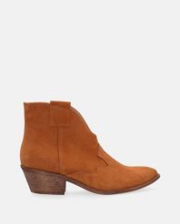 BRĄZOWE KOWBOJKI Z ZAMSZU 22703114 CA COG. Brązowe botki Venezia, bez wzorów, ze skóry, bez obcasa, bez zapięcia. Za 349.00 zł.