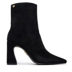 Botki Steve Madden. Czarne botki Steve Madden, bez wzorów, bez obcasa, na słupku, bez zapięcia. Za 769.99 zł.
