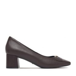 Czółenka MEXX. Brązowe czółenka Mexx, bez wzorów, bez obcasa, bez zapięcia. Za 369.99 zł.