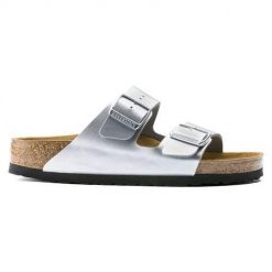 Sandały turystyczne Birkenstock Arizona BF. Sandały Birkenstock, bez wzorów, z materiału, sportowe, bez obcasa, bez zapięcia. Za 309.71 zł.