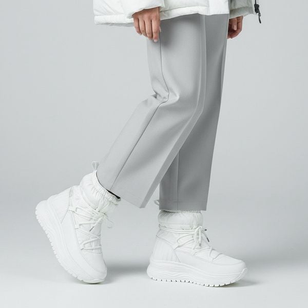 Białe Śniegowce Filippo Ciepłe Buty Damskie Na Platformie. Białe śniegowce Filippo, bez wzorów, z jeansu, bez zapięcia. Za 159.00 zł.