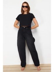 Trendyol Dżinsy - Mom fit - w kolorze czarnym rozmiar: 34. Czarne jeansy Trendyol, bez wzorów, z bawełny, klasyczne, z podwyższonym stanem. Za 88.02 zł.