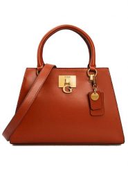 Guess Torebka w kolorze pomarańczowym - 35 x 24 x 9,5 cm rozmiar: onesize. Pomarańczowe torebki klasyczne Guess, z aplikacjami, z materiału, przez ramię, bez dodatków. Za 530.82 zł.