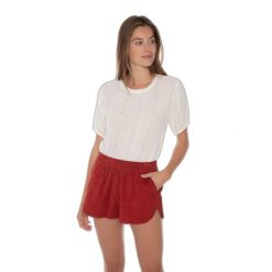 Szorty damskie Protest Luz. Brązowe szorty Protest, bez wzorów, z bawełny. W wyprzedaży za 79.99 zł.