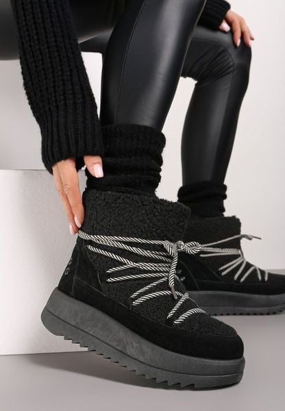 Czarne Niezapinane Śniegowce na Niskiej Platformie z Futerkiem i Sznurowaniem Avalisande. Czarne śniegowce Renee, bez wzorów, z futra, bez zapięcia. Za 64.99 zł.