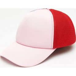 Dwukolorowa czapka z daszkiem - Różowy. Czapki z daszkiem marki Cropp. Za 34.99 zł.
