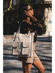 Victor & Hugo Paris Skórzany shopper bag "Noa" w kolorze kremowym - 34 x 38 x 11 cm rozmiar: onesize. Brązowe shopper bag Victor & Hugo Paris, bez wzorów, z materiału, na ramię, bez dodatków. Za 357.45 zł.
