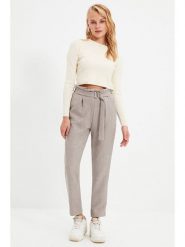Trendyol Spodnie w kolorze jasnoszarym rozmiar: 42. Szare spodnie materiałowe Trendyol, bez wzorów, z materiału, z podwyższonym stanem. Za 78.99 zł.