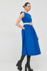 Red Valentino sukienka kolor niebieski midi rozkloszowana. Niebieskie sukienki Red Valentino, bez wzorów, z tkaniny, bez kołnierzyka, bez ramiączek, midi, rozkloszowane. Za 2,959.90 zł.