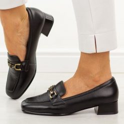 Czarne skórzane półbuty damskie na obcasie Vinceza 39978. Czarne półbuty wsuwane VINCEZA, na jesień, z aplikacjami, z jeansu, biznesowe, bez obcasa, na obcasie. Za 219.00 zł.