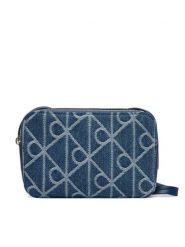 Calvin Klein Torebka Emblem Aop Denim Camera Bag LV04F3430G Niebieski. Niebieskie listonoszki Calvin Klein, bez wzorów, z denimu, bez dodatków. Za 409.99 zł.