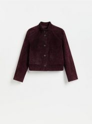 Zamszowa marynarka - mahoniowy. Brązowe marynarki i żakiety Reserved, l, bez wzorów, z zamszu, bez ramiączek. Za 559.99 zł.