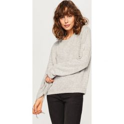Sweter z wiązanymi rękawami - Jasny szar. Swetry marki INESIS. W wyprzedaży za 29.99 zł.