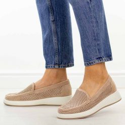 Nude ażurowe mokasyny damskie Sergio Leone Mk097H. Mokasyny Sergio Leone, w ażurowe wzory, z jeansu, z okrągłym noskiem. Za 149.00 zł.
