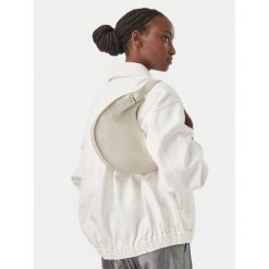 Torebka Calvin Klein. Białe torebki klasyczne Calvin Klein, bez wzorów, klasyczne, bez dodatków. Za 449.99 zł.