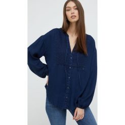 Guess koszula damska kolor granatowy regular ze stójką. Niebieskie koszule Guess, s, z aplikacjami, z włókna, bez kołnierzyka, bez ramiączek. W wyprzedaży za 269.99 zł.