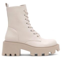 Botki DeeZee. Botki DeeZee, bez wzorów, bez obcasa, na słupku, bez zapięcia. Za 125.99 zł.
