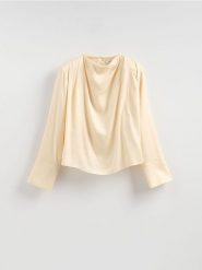 Bluzka z lyocellem - kremowy. Białe bluzki Reserved, l, bez wzorów, z lyocellu, bez kołnierzyka, bez ramiączek. Za 149.99 zł.