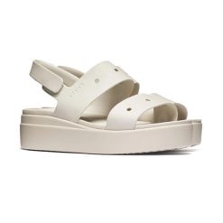Damskie sandały Crocs Brooklyn 4U 210676-160. Brązowe sandały Crocs, bez wzorów, z materiału, z okrągłym noskiem, bez obcasa, bez zapięcia. Za 224.06 zł.