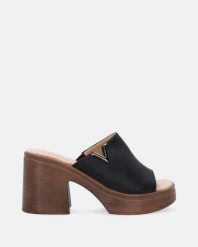 CZARNE KLAPKI NA PLATFORMIE VE-059 BLACK. Czarne klapki Venezia, bez wzorów, ze skóry, bez obcasa, na platformie, bez zapięcia. Za 249.00 zł.