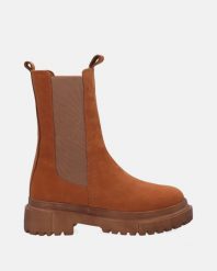 BRĄZOWE BOTKI Z NUBUKU 3001 CAMEL. Brązowe botki Venezia, bez wzorów, z nubiku, bez obcasa, bez zapięcia. Za 239.00 zł.