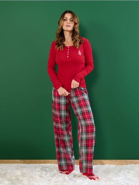 Piżama dwuczęściowa - czerwony. Czerwone piżamy Sinsay, l, bez wzorów, z bawełny, bez kołnierzyka, bez ramiączek, długie. W wyprzedaży za 29.99 zł.