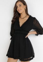 Czarna Sukienka Taphionis. Czarne sukienki Born2be, na imprezę, m, bez wzorów, z tkaniny, bez kołnierzyka, bez ramiączek, mini, kopertowe. Za 209.99 zł.
