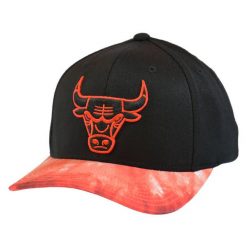 Czapka z daszkiem Mitchell & Ness NBA Classic Chicago Bulls Snapback -CBUBKRD. Czarne czapki z daszkiem Mitchell & Ness, bez wzorów, sportowe. Za 99.00 zł.