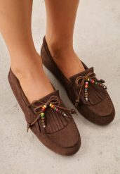 Brązowe Mokasyny VICES z Imitacji Zamszu z Kokardką Kolorowymi Koralikami i Skórzaną Wkładką Nenden. Brązowe mokasyny Renee, bez wzorów, z jeansu. Za 99.99 zł.