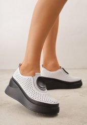 Białe Skórzane Półbuty na Koturnie z Cholewką z Perforacją Vondelle. Białe półbuty wsuwane Born2be, bez wzorów, ze skóry, bez obcasa, na koturnie. Za 199.99 zł.