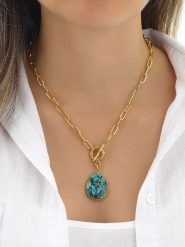 L'Atelier de Gaia Pozłacany naszyjnik z zawieszką - dł. 45 cm rozmiar: onesize. Żółte naszyjniki L'Atelier de Gaia, z materiału, z turkusem, pozłacane. Za 83.22 zł.