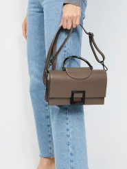 Christian Laurier Skórzana torebka "Milo" w kolorze szarym - 22 x 15 x 8 cm rozmiar: onesize. Szare torebki klasyczne Christian Laurier, bez wzorów, z materiału, przez ramię, bez dodatków. Za 300.95 zł.