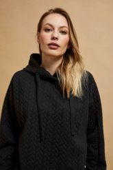 Bluza z kapturem czarna. Czarne bluzy MOODO, l, bez wzorów, z elastanu, bez ramiączek, z kapturem. W wyprzedaży za 69.99 zł.