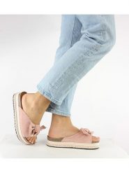 Foreverfolie Klapki w kolorze jasnoróżowym rozmiar: 40. Różowe klapki Foreverfolie, bez wzorów, klasyczne, z otwartym noskiem, bez obcasa, bez zapięcia. Za 101.60 zł.