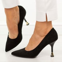 Czarne zamsz Polskie szpilki damskie Suzana 2201. Czarne szpilki Suzana, bez wzorów, z zamszu, eleganckie, bez obcasa, na obcasie, bez zapięcia. Za 249.00 zł.