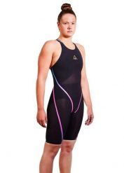 Kombinezon Z Odkrytymi Plecami Aquasphere Blast Ultra – Rozmiar 26. Czarne kombinezony Aqua Sphere, l, bez wzorów, z materiału, bez kołnierzyka, bez ramiączek. Za 1,450.05 zł.