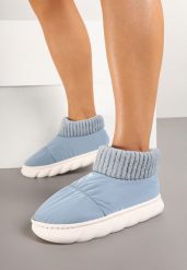 Jasnoniebieskie Kapcie Vices na Piankowej Podeszwie z Pikowaną Cholewką Velavina. Niebieskie kapcie Renee, bez wzorów, z dzianiny. W wyprzedaży za 27.99 zł.