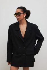 Marynarka z marszczeniem w kolorze TOTALLY BLACK - ROCHELLE-M/L. Czarne marynarki i żakiety Marsala, l, bez wzorów, z bawełny, eleganckie, bez ramiączek. Za 599.90 zł.