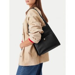 Torebka Beverly Hills Polo Club. Czarne torebki klasyczne Beverly Hills Polo Club, bez wzorów, klasyczne, bez dodatków. Za 199.99 zł.