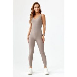 Kombinezon fitness damski szybkoschnący Rough Radical Harmony Jumpsuit. Brązowe kombinezony ROUGH RADICAL, l, bez wzorów, sportowe, bez kołnierzyka, bez ramiączek. Za 219.90 zł.
