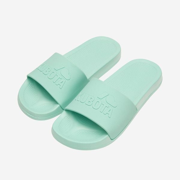 Miętowe klapki Kubota Basic. Zielone klapki Kubota, bez wzorów, z materiału, eleganckie, bez obcasa, bez zapięcia. W wyprzedaży za 49.99 zł.