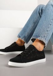 Czarne Trampki Tenisówki Ozdobione Ażurową Cholewką Xalimi. Czarne trampki Renee, w ażurowe wzory, z jeansu, eleganckie, bez zapięcia. W wyprzedaży za 55.99 zł.