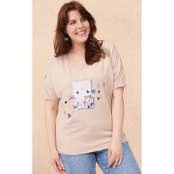 T-Shirt Damski Efekt Motyla Plus Size Jasny Beż. Brązowe t-shirty blue shadow, plus size, z aplikacjami, z bawełny, bez kołnierzyka, bez ramiączek. Za 159.90 zł.