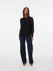 Vero Moda Bluzka w kolorze czarnym rozmiar: XXL. Czarne bluzki Vero Moda, xxl, bez wzorów, z koronki, bez kołnierzyka, bez ramiączek. Za 74.81 zł.