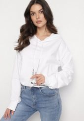 Biała Bluza z Bawełną i Kapturem Ozdobiona Sznurkami i Cyrkoniami Amoienna. Białe bluzy Born2be, l, z aplikacjami, z bawełny, casualowe, bez ramiączek, z kapturem. W wyprzedaży za 55.24 zł.