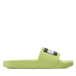 Klapki Tommy Jeans. Zielone klapki Tommy Jeans, bez wzorów, z jeansu, bez obcasa, bez zapięcia. Za 199.99 zł.