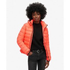 Kurtka pikowana z kapturem klasyczna. Brązowe kurtki Superdry, bez wzorów, eleganckie, z kapturem. Za 435.95 zł.